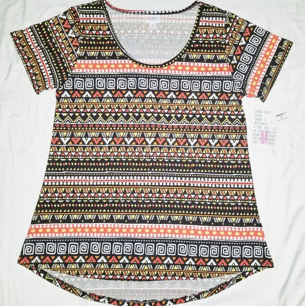 NWT Lularoe Classic T size M